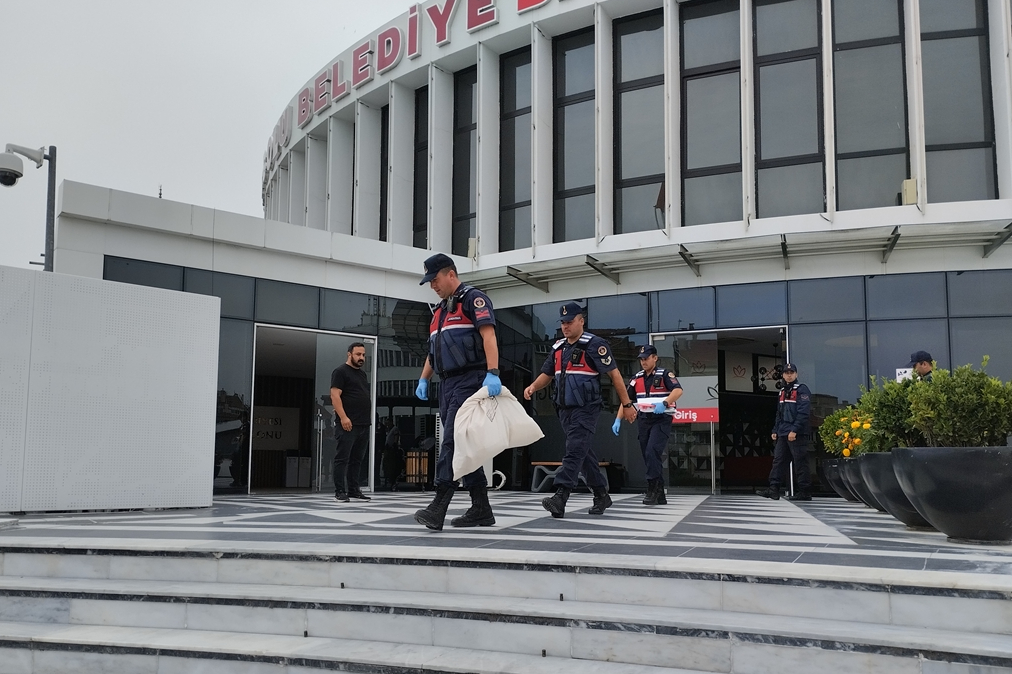 Bolu Belediyesine operasyon: Başkan yardımcısı dahil 4 gözaltı