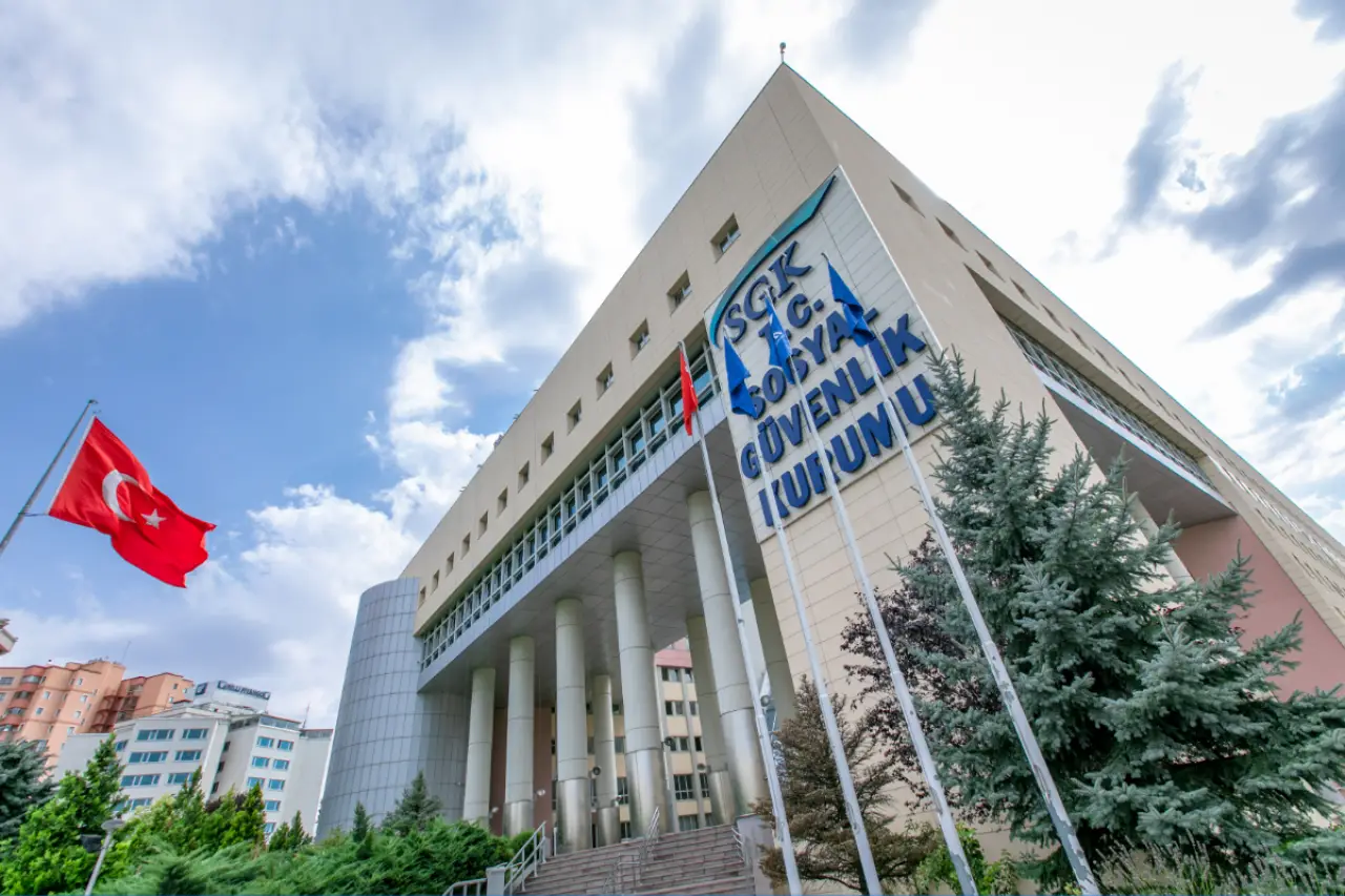 Yaklaşık 1 milyon kişiyi ilgilendiren GSS düzenlemesi: Kimlerin borcu silinecek, özel hastaneye kimler gidebilecek?