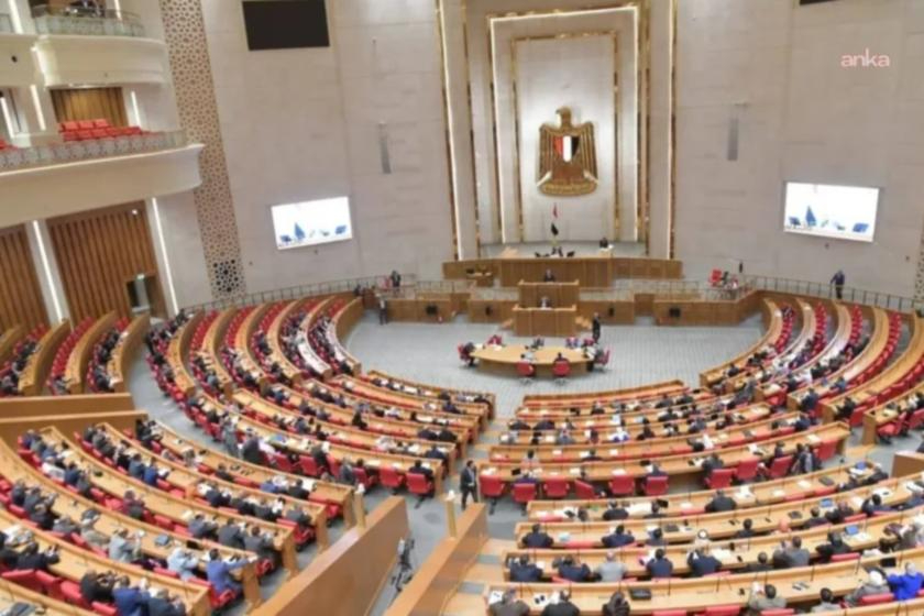 Mısır Parlamentosu, Sisi'ye Suudi Arabistan'ı savunmak için askeri destek yetkisi verdi
