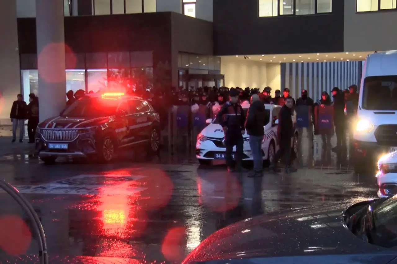 Bakırköy Belediyesine operasyon: 5 başkan yardımcısı dahil 37 kişi gözaltına alındı