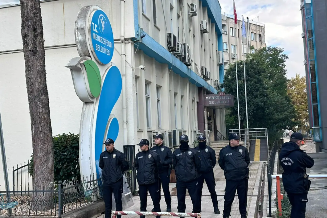 Merkezefendi Belediyesine operasyon: Başkan Şeniz Doğan gözaltında