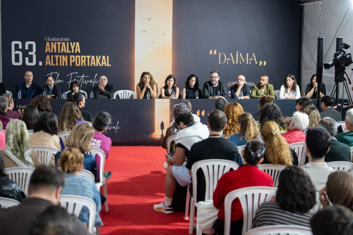 Altın Portakal’da kadın hikâyeleri ve sinemanın geleceği konuşuldu: “Bu açmazların içinden nasıl çıkacağız?”