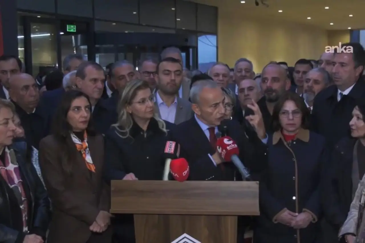 İstanbul'da 4 belediye daha Yeni Parti'ye geçti