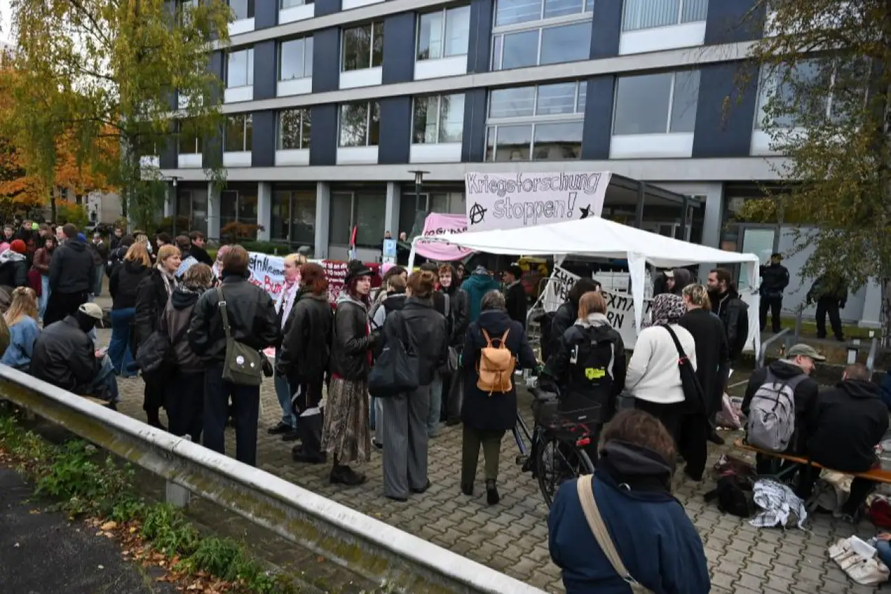 Almanya'da öğrenciler bütçe kesintilerini protesto etti, hafta sonu eylemlerine çağrı yaptı