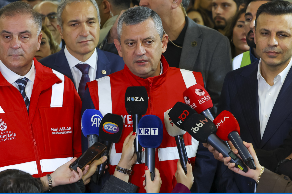Özgür Özel Ataşehir - Göztepe Metrosu test sürüşüne katıldı: "Ekrem Başkan'ın ortalaması 14 kilometre, Erdoğan'ın ortalaması 1,3 kilometre"