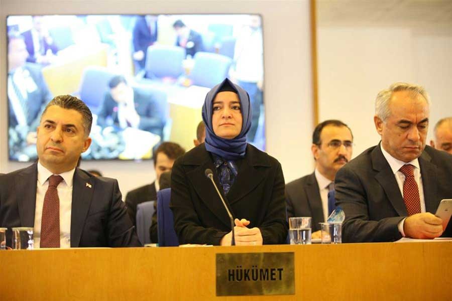AKP’lilerden Fatma Betül Sayan Kaya’ya: “Ya yalanla ya istifa et”