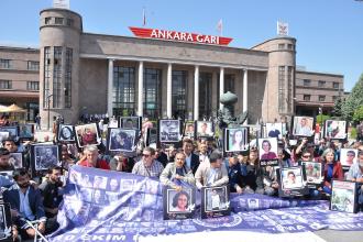 Avukatlardan Davutoğlu’na 10 Ekim yanıtı: Gerçekten üzgünse rolünü anlatmalı