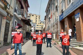 DİSK, İŞKUR önünde açıklama yaptı: Ücretsiz izne ve sefalet ödeneğine hayır!