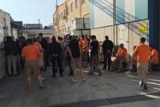 Çalışmak zorunda kalan yüzlerce işçi dip dibe!