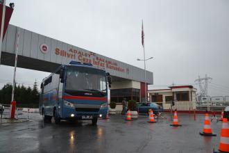 ‘Mahpusların dış dünyayla iletişimi koparılıyor’