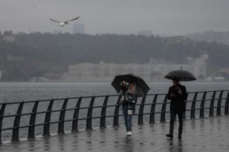 AKOM: Yağışlı hava akşam saatlerinde İstanbul’u terk edecek, sıcaklar artacak