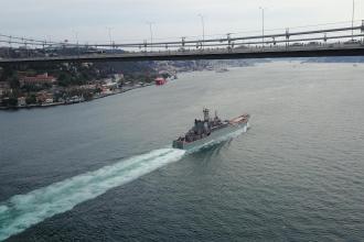 İstanbul Boğazı'nda gemi trafiği yat yarışları nedeniyle askıya alındı