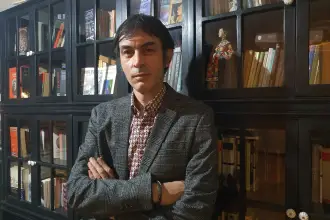Bahadır Özgür'ün gözaltına alınmasına tepki: Gazetecileri bırakın, hırsızları yakalayın