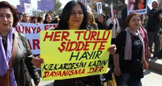 Mamak'a ilkbahar geldi, kız kardeşini de getirdi