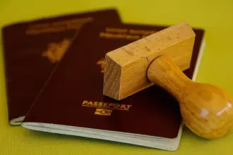 ‘Vize imparatorluğu’ Meclis gündeminde | EMEP'li Bayhan: Randevu yok, karaborsa var; yurttaş şirketlerin insafına terk edildi