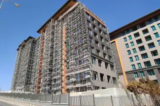 Kağıthane'de iskelede mahsur kalan işçiler vinçle kurtarıldı