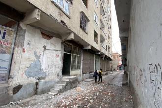 Diyarbakır’ın 400 bin nüfuslu ilçesi için uyarı: Küçük bir artçıda yıkılma durumu söz konusu