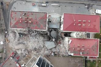 Depremde yıkılan Galeria Sitesi'nin bilirkişi raporu: Projelere aykırı inşa edilmiş
