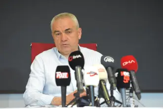 Beşiktaş'ın yeni teknik direktörü Rıza Çalımbay oldu