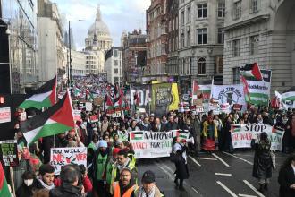 Londra’da yüz binler Filistin için sokakta: Silah satışlarını durdurun