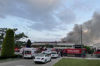 İzmir'de Atatürk OSB’deki fabrikalarda yangın çıktı