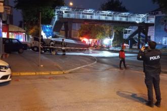 Benzin yüklü tanker kaza yaptı, patlama riskine karşı evler boşaltıldı, karayolu ulaşıma kapatıldı