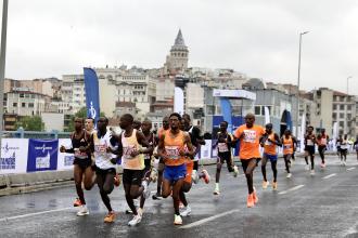 İstanbul Yarı Maratonu'nda kazananlar Hicham Amghar ve Sheila Chelangat oldu
