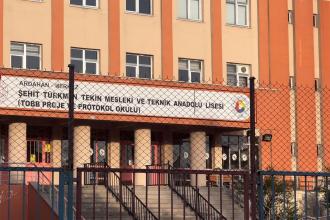 Ardahan'da 25 öğrenci, gıda zehirlenmesi nedeniyle hastaneye kaldırıldı