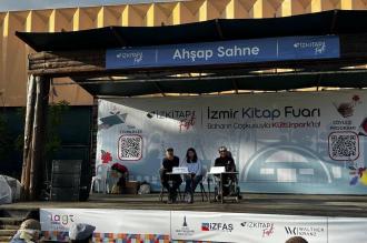 İzmir Kitap Fuarı'ndan: Hava döndü kitaptan, kitaptan yana esiyor yel