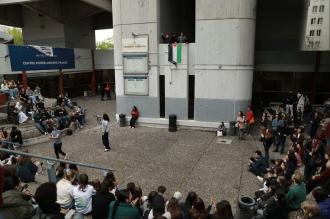 Paris 1 Pantheon-Sorbonne Üniversitesi öğrencileri: Filistin'in onuru ve öldürülenler için buradayız