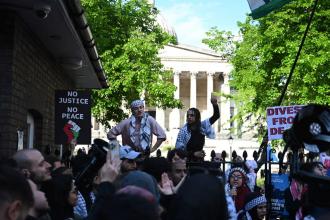 Londra'daki University College London önünde Filistin'le dayanışma eylemi