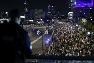 İsrailliler, esir takası anlaşması ve Netanyahu'nun istifası talebiyle sokaklara indi