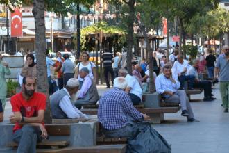 Diyarbakır halkı "Yeni süreci" samimi bulmuyor: "Barış istiyoruz ama somut adımlar atılmalı"