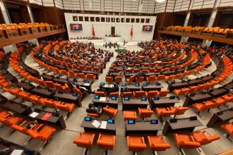 TBMM'de zehirlenme şüphesi: 100'ü aşkın kişi hastaneye başvurdu