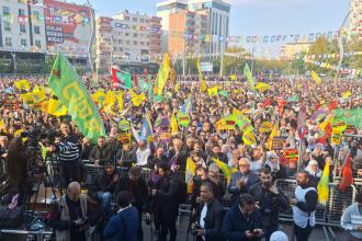 Batman'da "Demokrasi ve Özgürlük" mitingi: "Mücadeleye de müzakereye de hazırız"