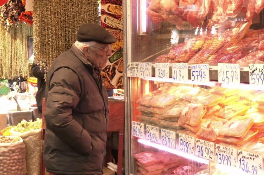 Maaşları geçinmeye yetmeyen emekliler: Kurbanlık değil beş kilo et alacak durumumuz yok”