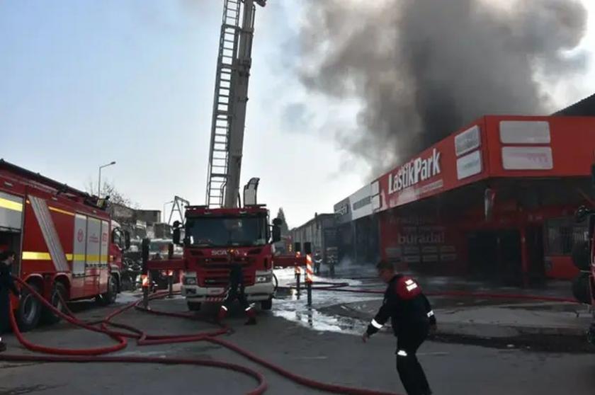 İzmir 4. Sanayi Sitesi'nde yangın çıktı