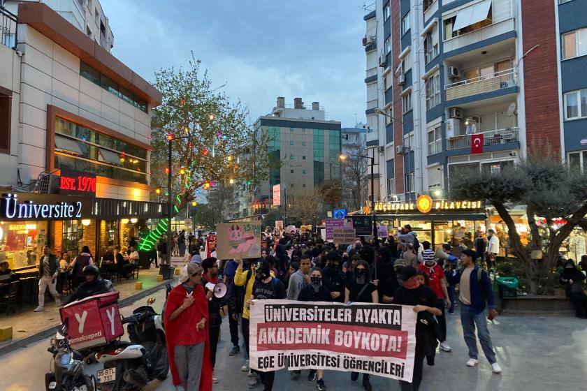 İzmir’de gençlerin irade ve hak gasbına karşı eylemleri sürüyor:  “İşçiler greve, öğrenciler boykota”