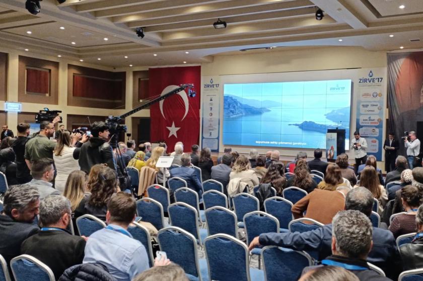 Madencilerin sponsor olduğu Su Zirvesi protesto edildi: "Kirli paralarıyla suyu koruyamazsınız"