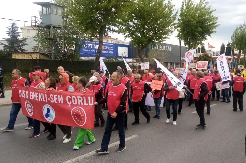 Tekirdağ'da yurttaşlar 1 Mayıs için yürüyor