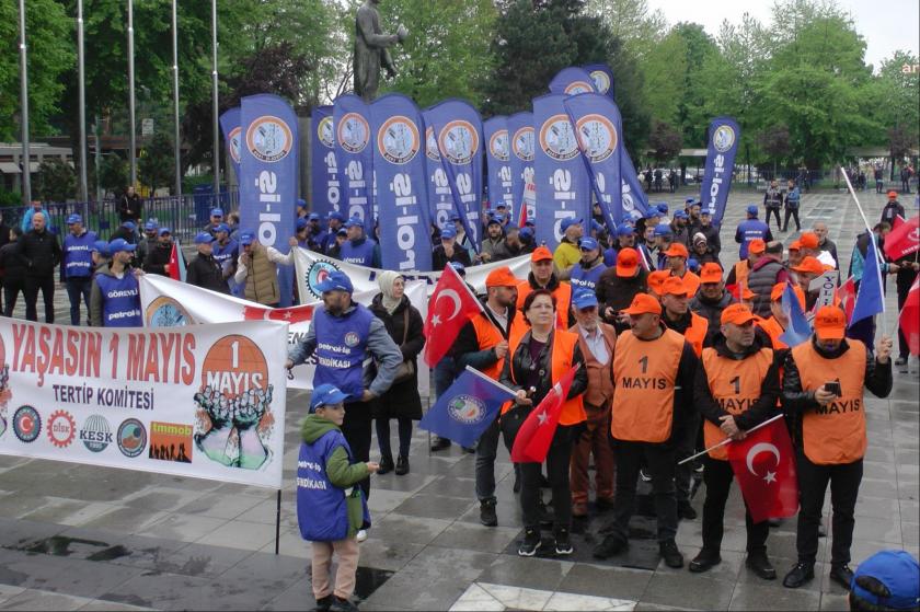 Düzce'de işçilerden 1 Mayıs yürüyüşü: "Gelir vergisi adil hale gelsin"