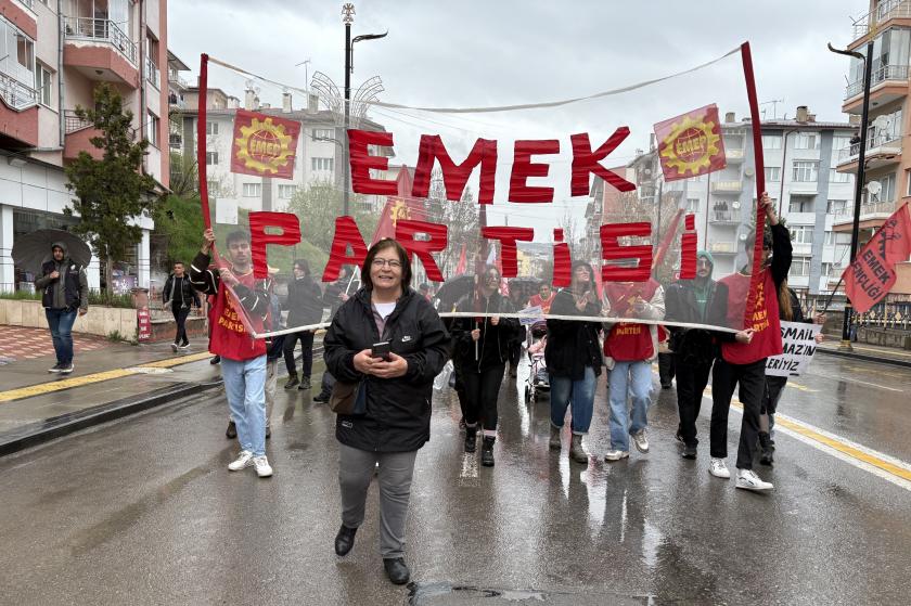 Sivas'ta yurttaşlar "İş Ekmek Özgürlük" sloganıyla 1 Mayıs'ı kutladı