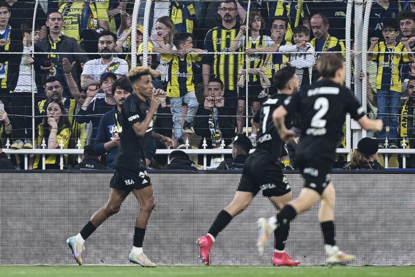 Derbide ilk yarı sona erdi: Fenerbahçe 0-1 Beşiktaş