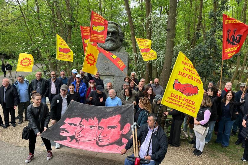 Denizler Londra’da Karl Marx'ın anıtı önünde anıldı