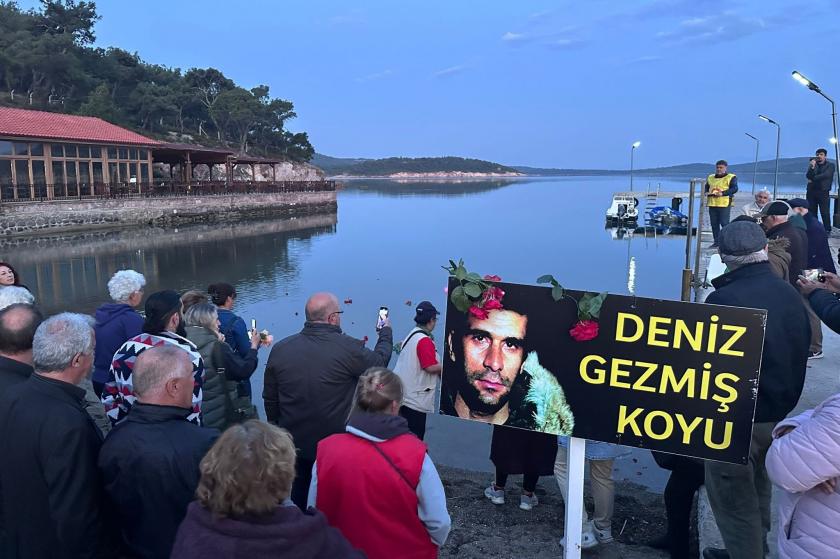 Denizler Ayvalık’ta idam edildiği saatte anıldı