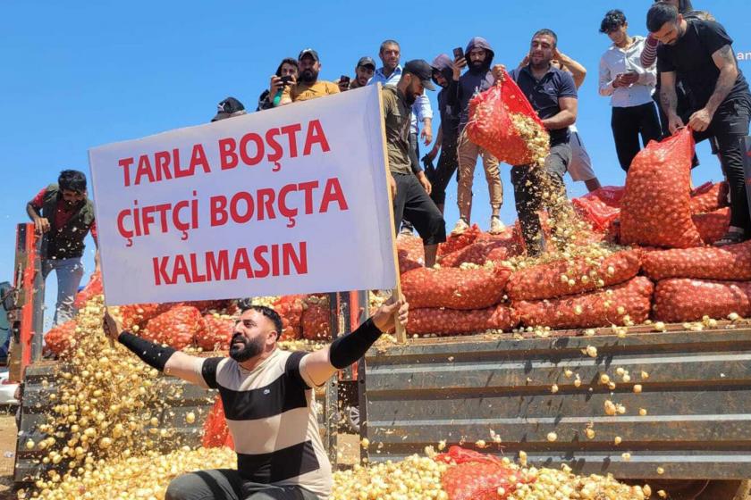 Soğan üreticileri düşük alım fiyatlarını ve artan maliyetleri protesto etti