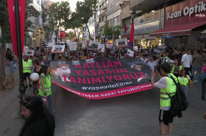 İzmir Yaşam Hakkı Savunucuları Karşıyaka’da yürüdü: "Yaşam hakkı engellenemez”