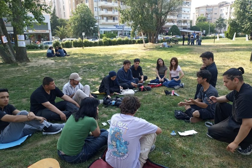‘Bize vadedilen geleceksizliğe karşı birleşmeliyiz’