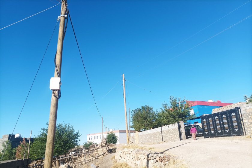 DEDAŞ 15 can aldı, bir yıl geçti: Bakım-onarım hâlâ yok, tahta direkler yerinde