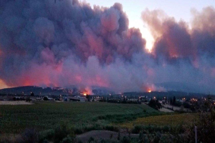 Tekirdağ’da başlayan yangın Çanakkale'ye sıçradı: 3 köy tahliye edildi